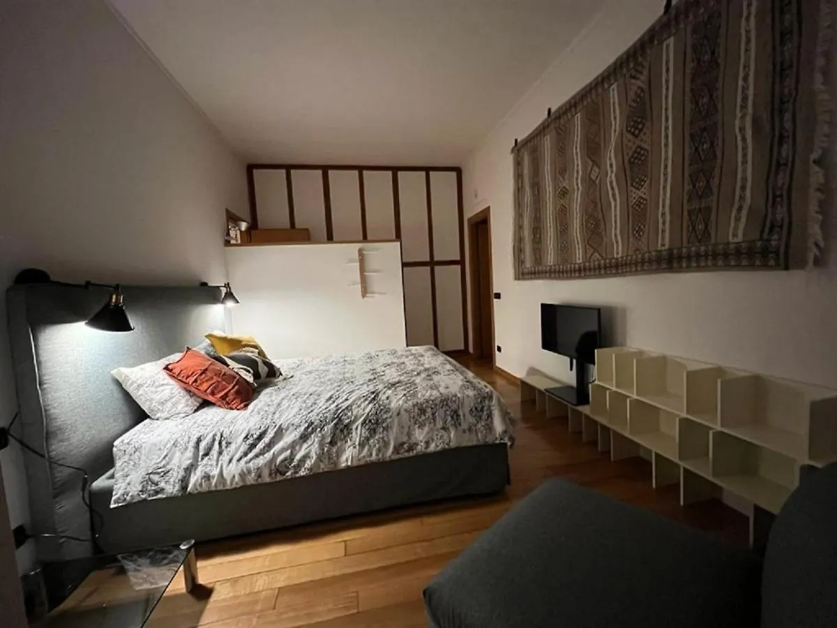 Home 10 Milano İtalya